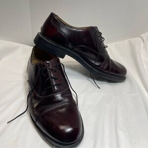 Kenneth Cole Men's Burgundy Leather Dress Shoes. Size 12. Leather. Pre-owned.